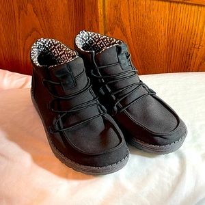 Hey Dude Lea Carbon color. Woman’s 7